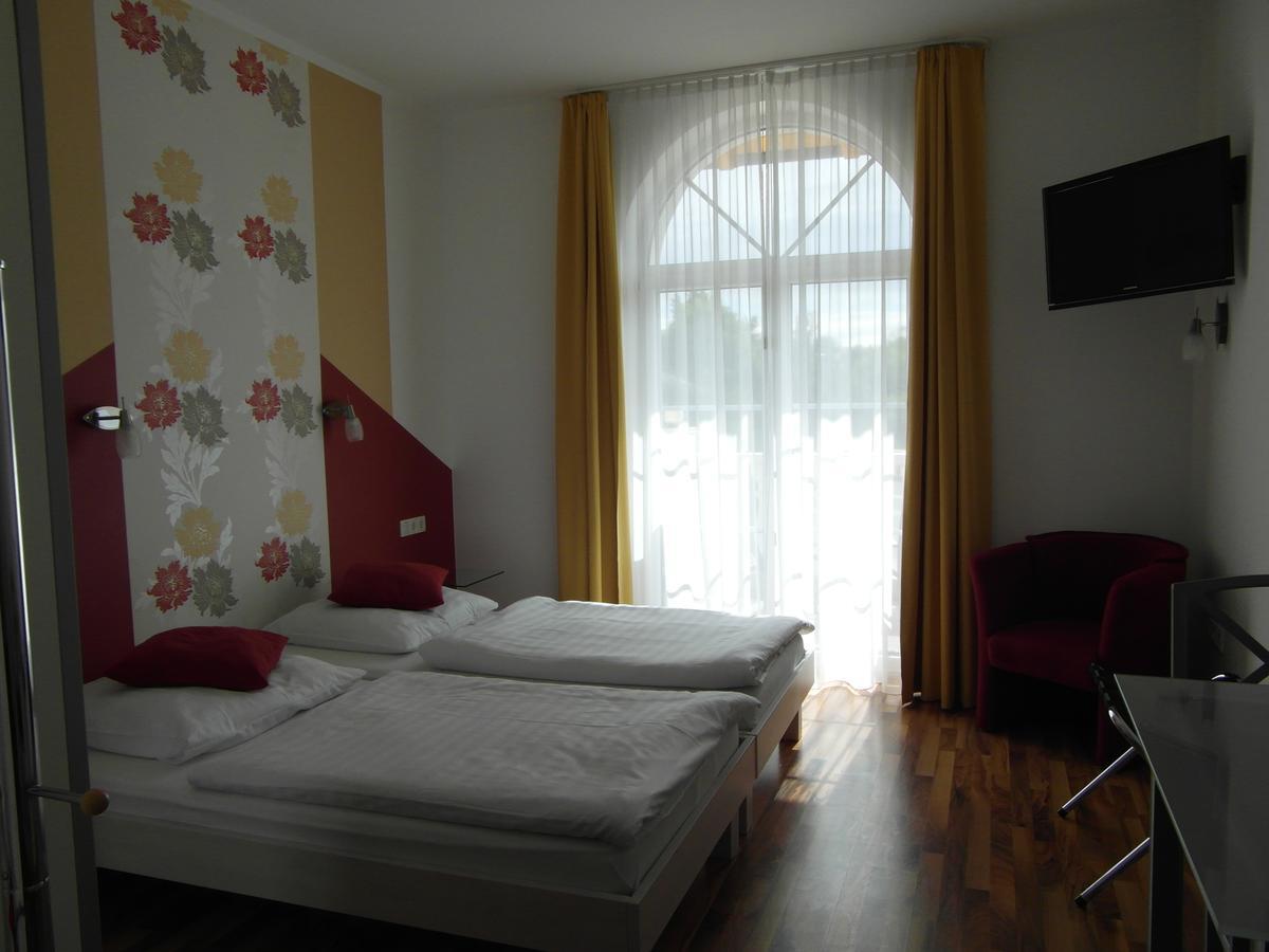 Hotel Am Donaubogen Sarching Экстерьер фото