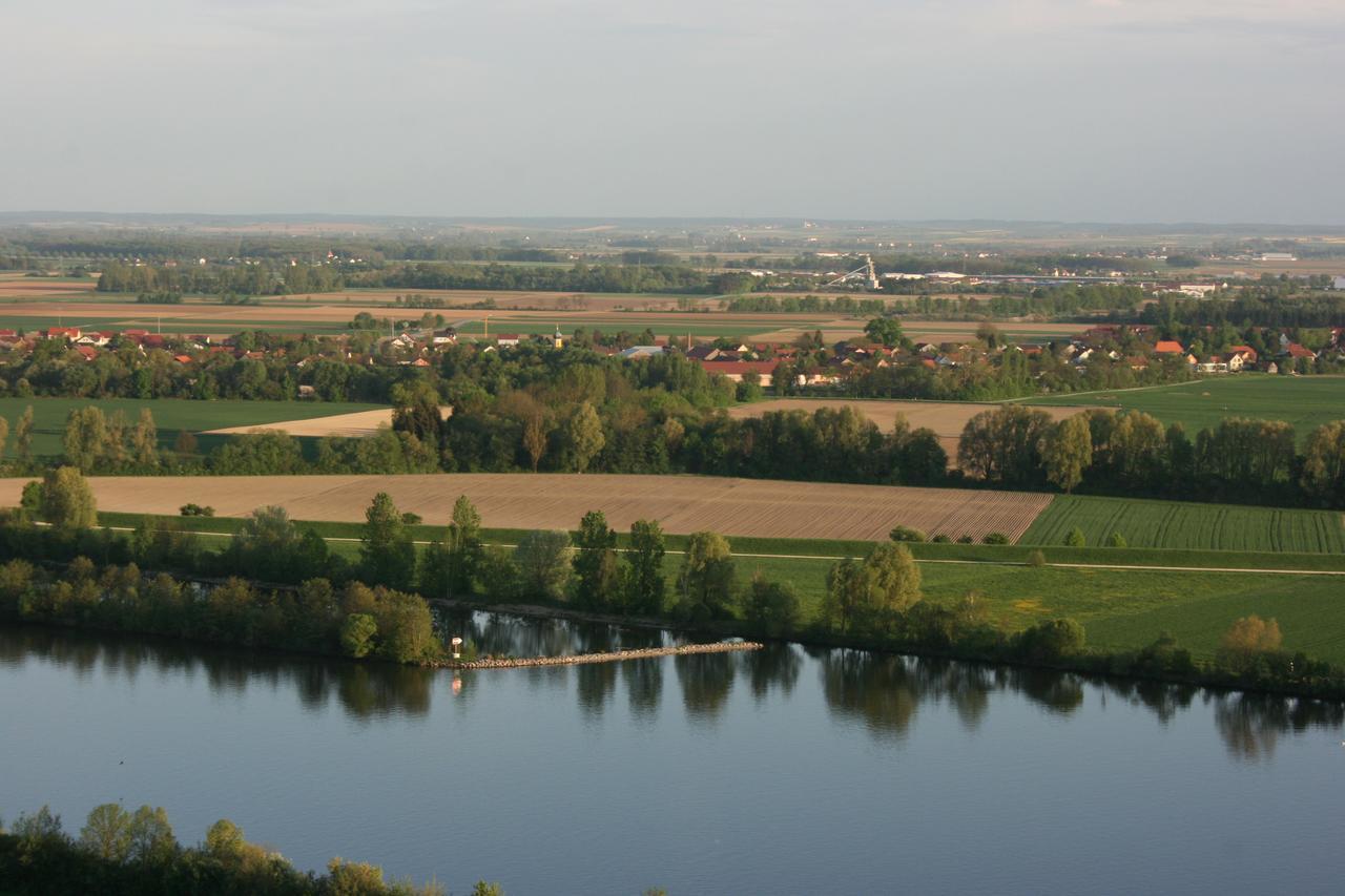 Hotel Am Donaubogen Sarching Экстерьер фото